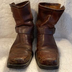 Ariat leather boots, M size 10D